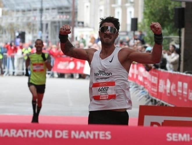 Jordan Thiré sur la ligne d'arrivée du semi marathon de Nantes
